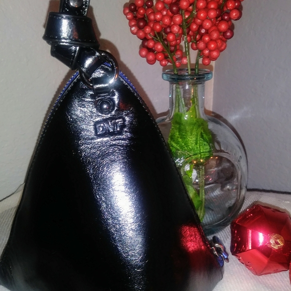 NWT-DVF triangle miaudiere w/ strap - Picture 3 of 6